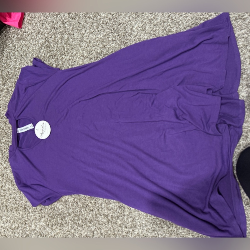 Zenana Premium. NWT. Size Small.